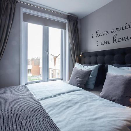 Bed And Breakfast The Rose Haarlem Bagian luar foto